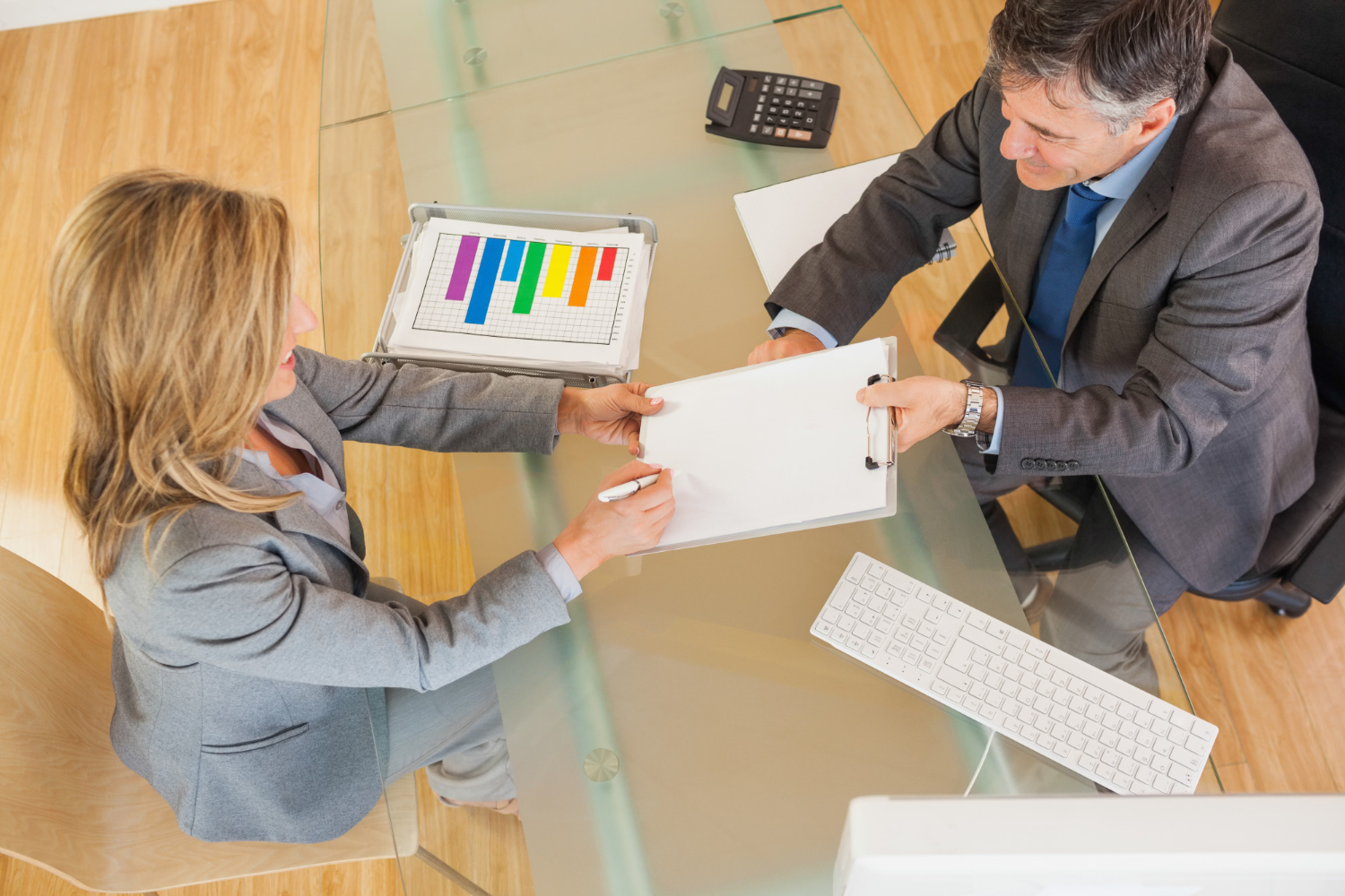 Assessing the operational efficiency of asset management firms and its correlation with fund performance